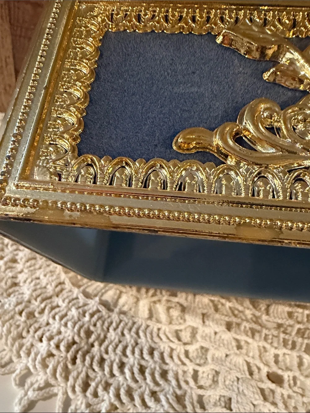 Vtg Hollywood Regency Style Gold Tone Filligree Flocked Blue Tissue Box Cover